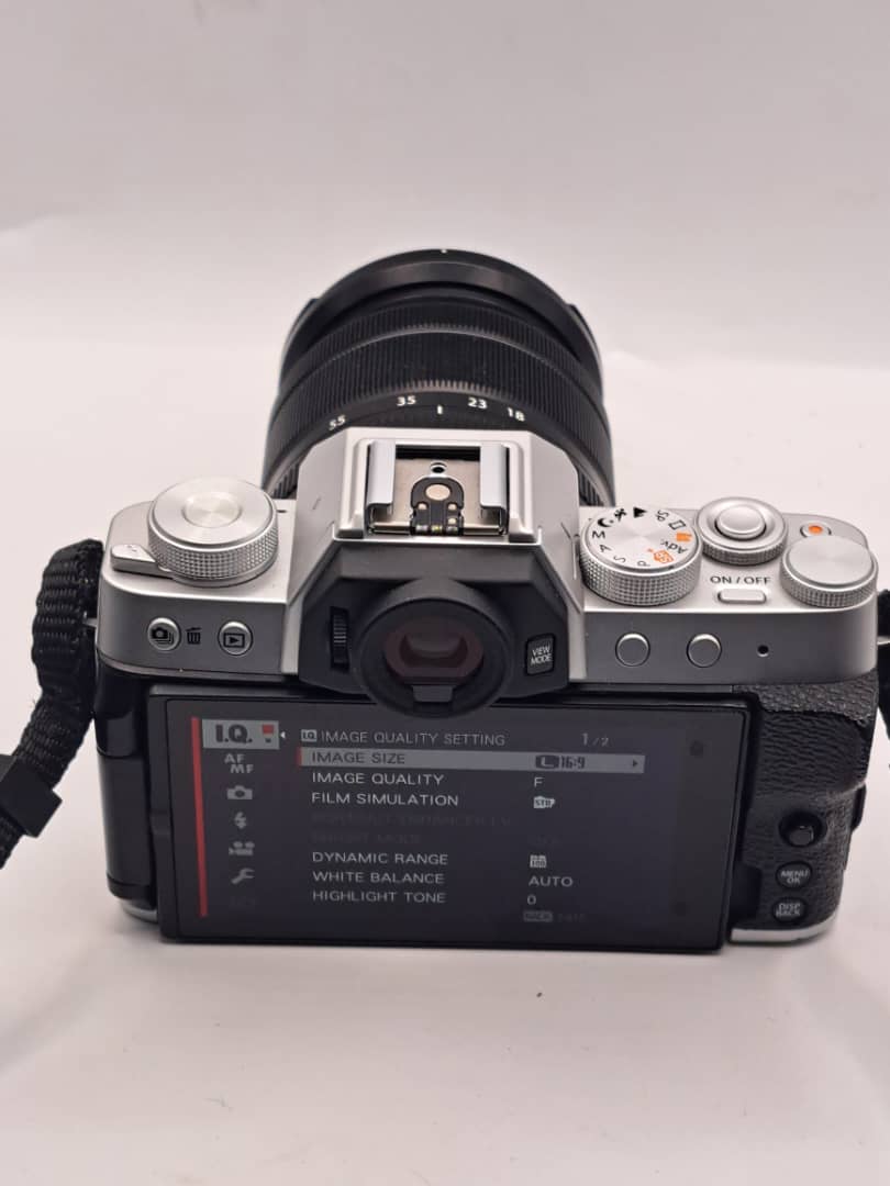 Fujifilm X-T200 argent + objectif Fujinon XF 18-55mm f/2.8-4 R LM OIS