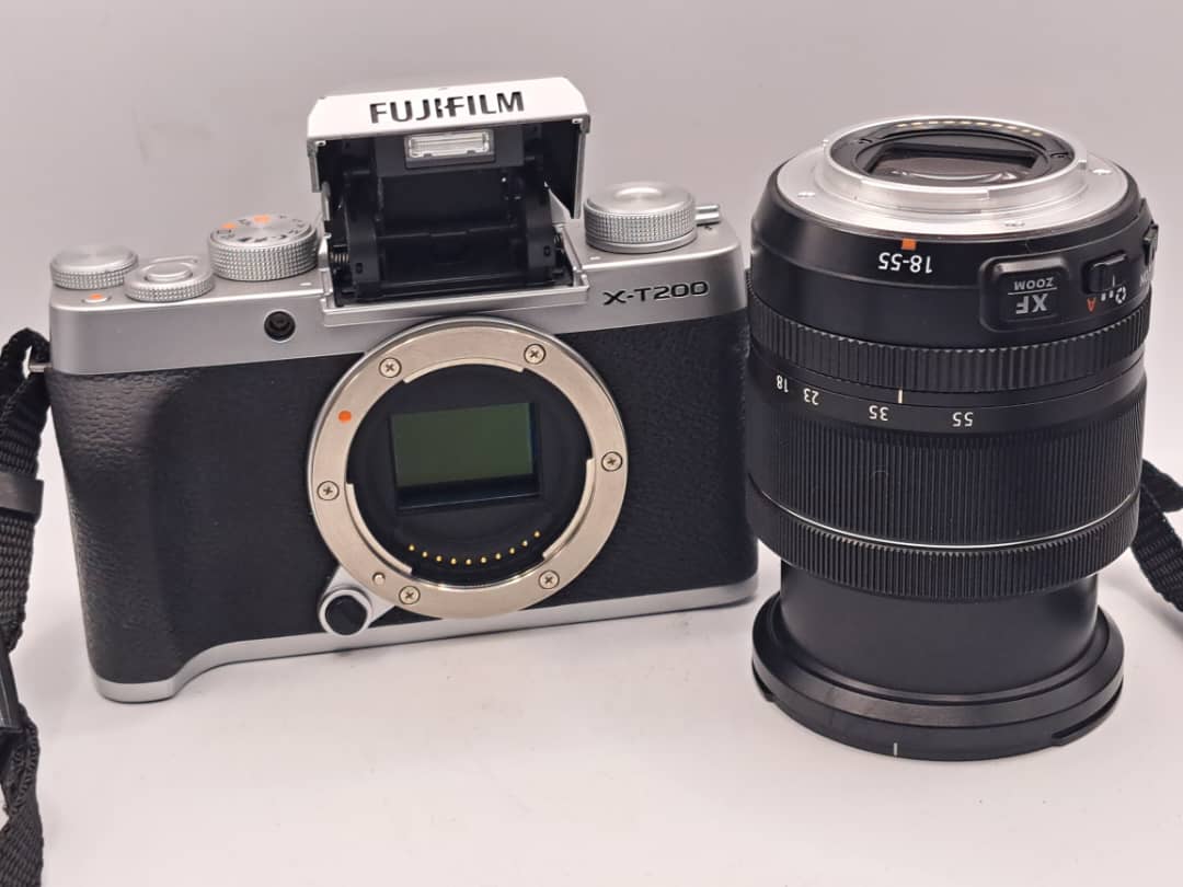 Fujifilm X-T200 argent + objectif Fujinon XF 18-55mm f/2.8-4 R LM OIS