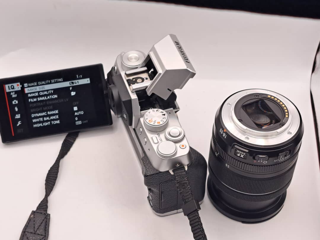 Fujifilm X-T200 argent + objectif Fujinon XF 18-55mm f/2.8-4 R LM OIS