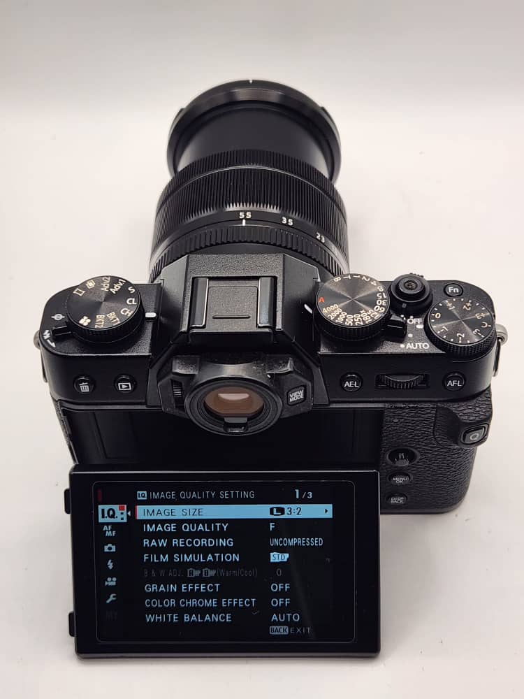 Fujifilm X-T30 noir + objectif Fujinon XF 18-55mm f/2.8-4 R LM OIS