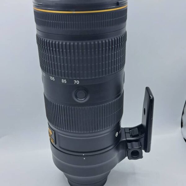 Nikon AF-S NIKKOR 70-200mm f/2.8E FL ED VR, vue de face avec marquage du modèle – doualadigitalcamerasolutions.com