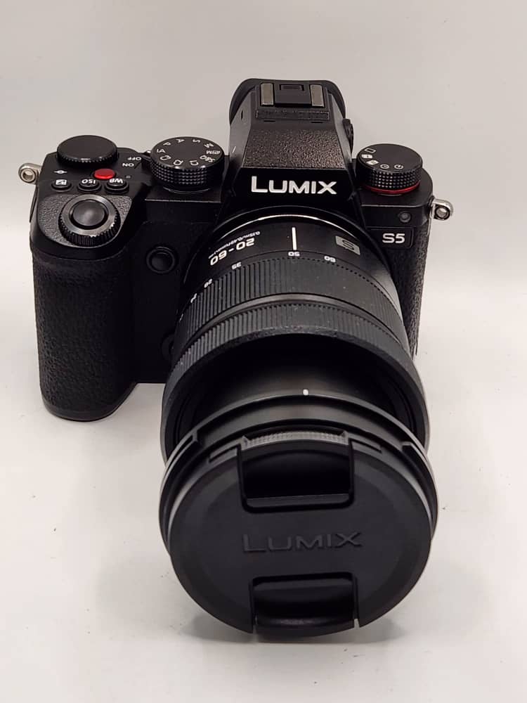 Panasonic Lumix S5 + objectif Lumix S 20-60mm – Hybride plein format