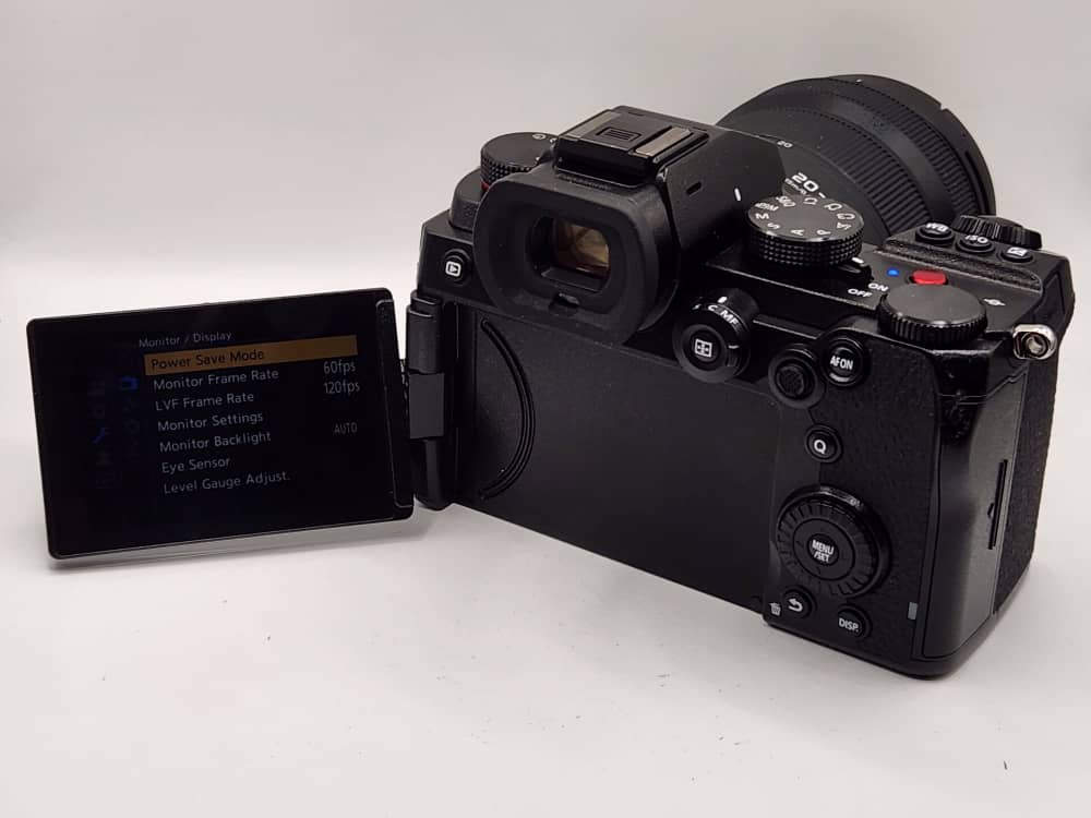 panasonic-lumix-s5-vue-trois-quarts-zoom-20-60mm-douala-digital-camera-solutions