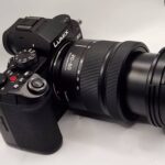 Panasonic Lumix S5 de face avec objectif Lumix S 20-60mm – doualadigitalcamerasolutions.com